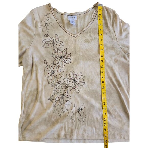 Avenue Womens 3/4 Sleeve Floral Embroidered Beige Top Size 18/20 Polyester Blend - Picture 4 of 5